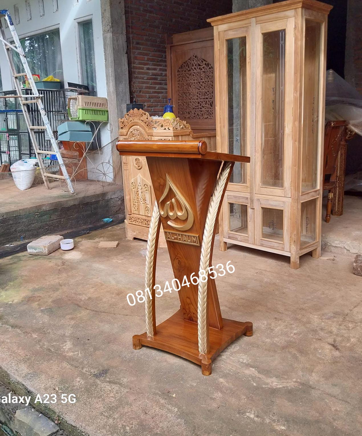 Podium Mimbar Minimalis Jati Jepara Model Lengkung