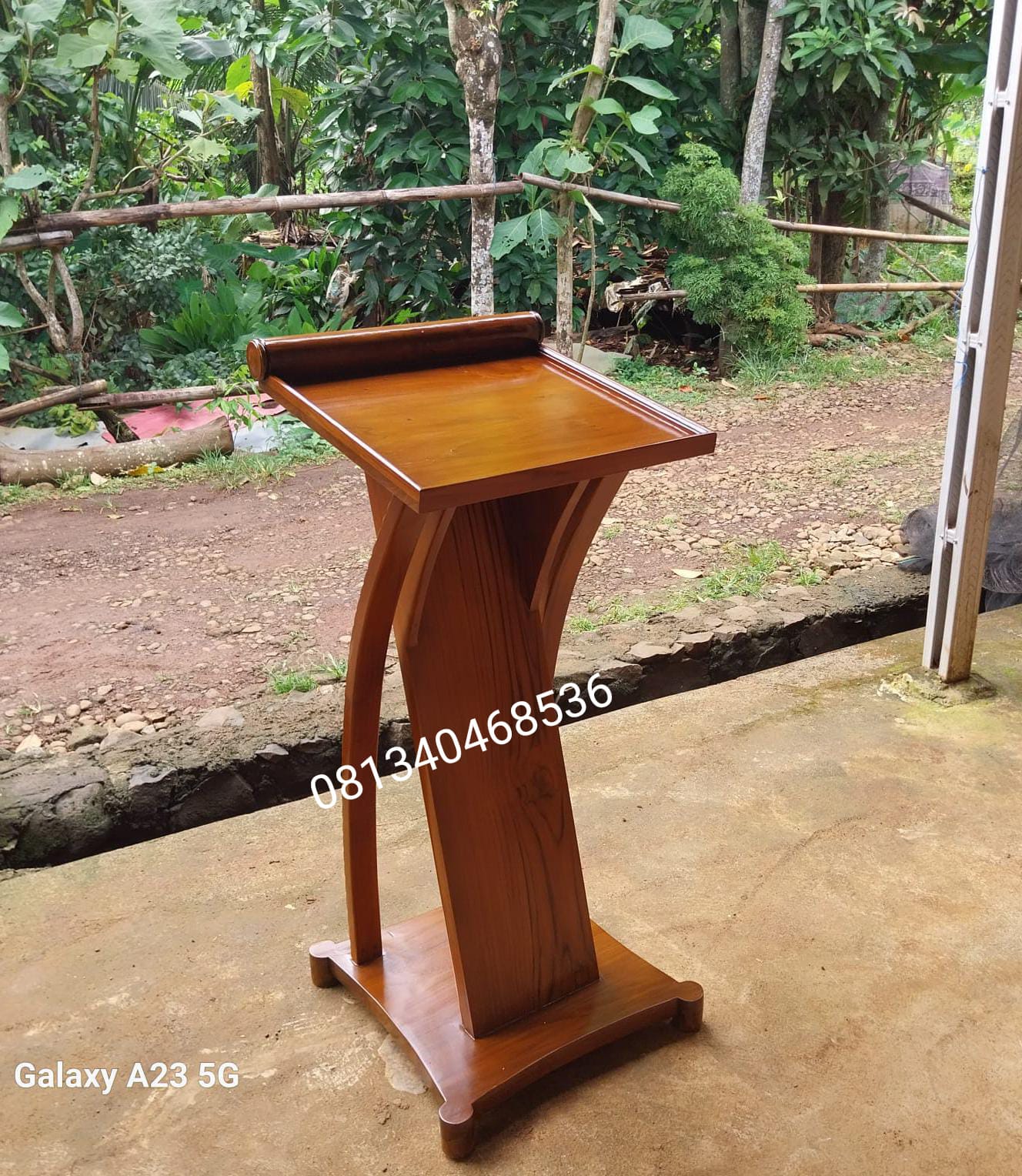 Podium Mimbar Minimalis Jati Jepara Model Lengkung